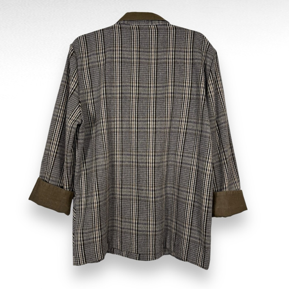 Plaid Women's Jacket with Brown Accents - Picture 4 of 8